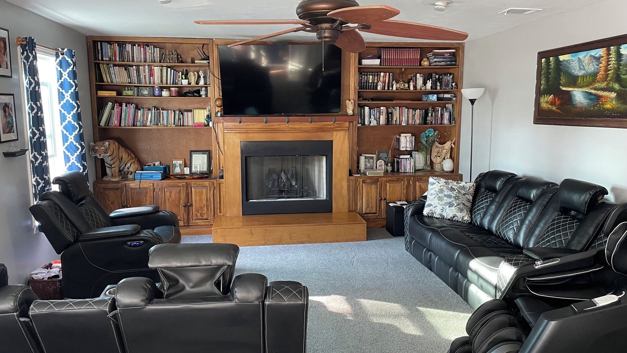 Photo of Livingroom in Peach Orchard