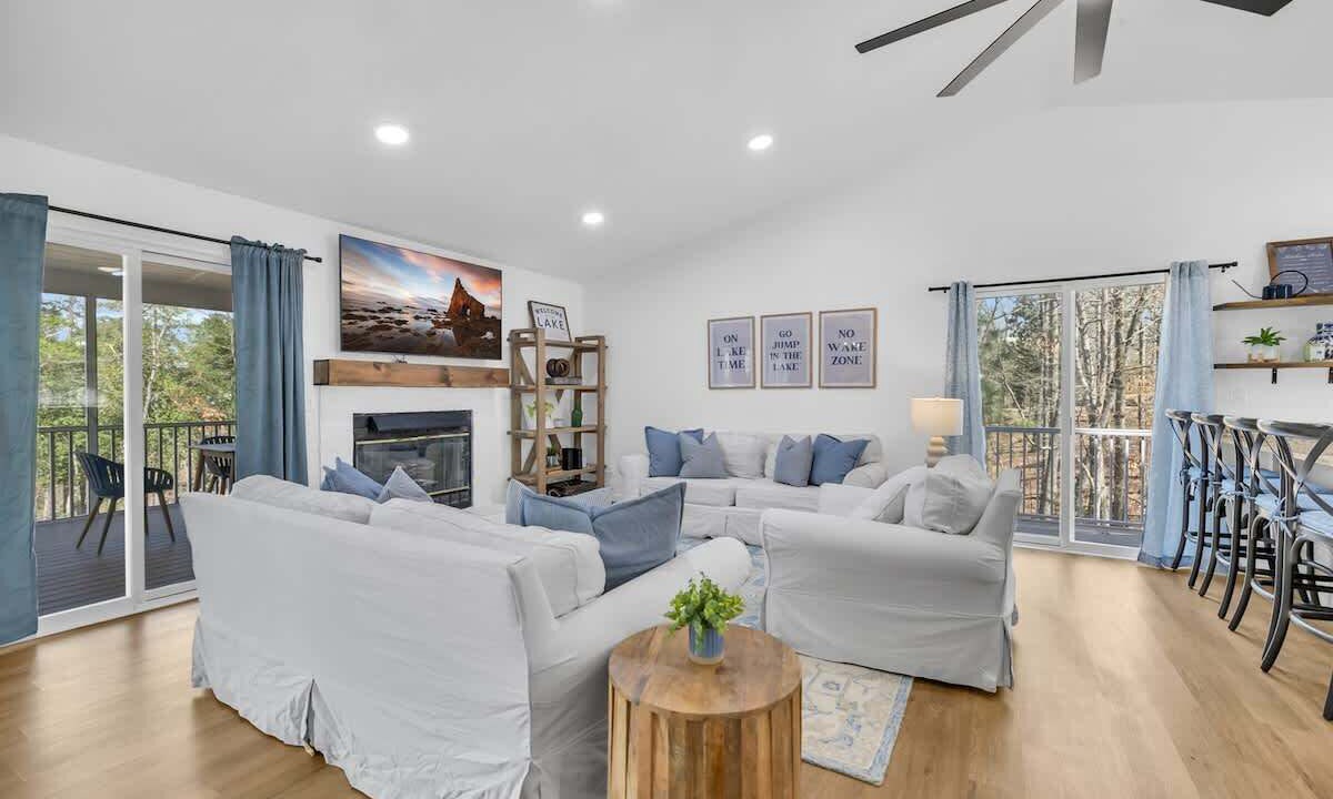 Photo of Livingroom in Anderson