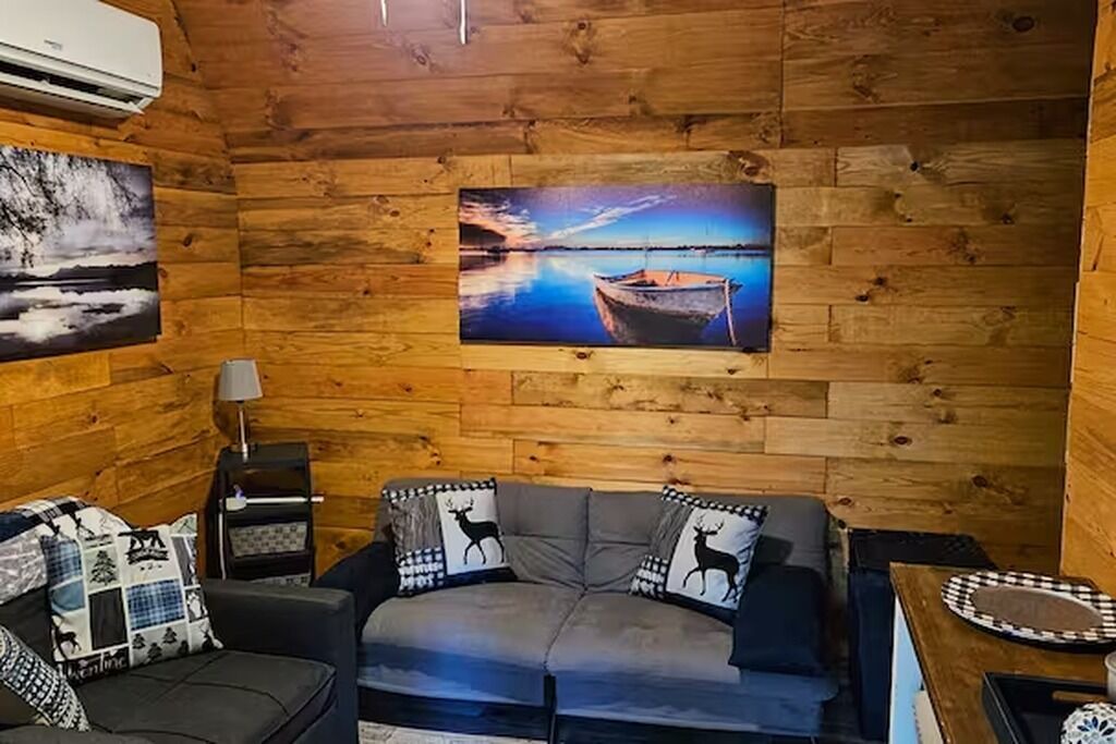 Photo of Livingroom in Townville