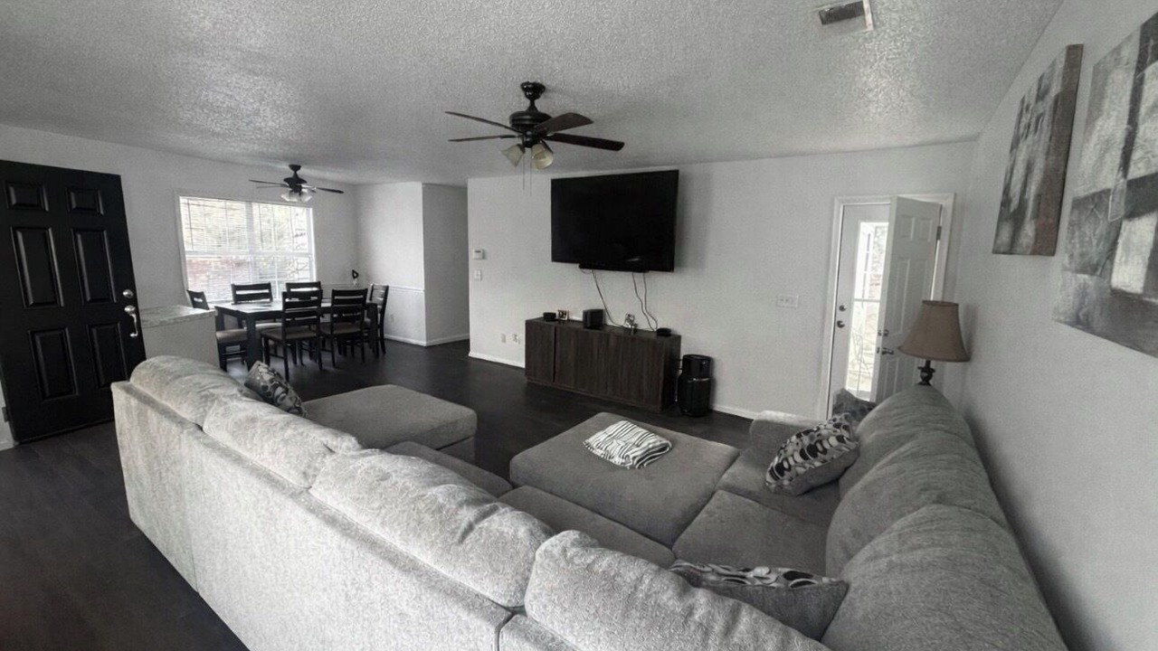 Photo of Livingroom in Huntcliff