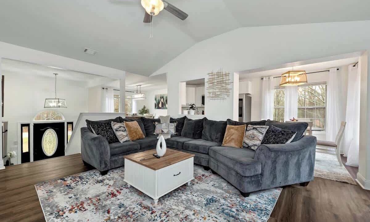 Photo of Livingroom in Hoschton