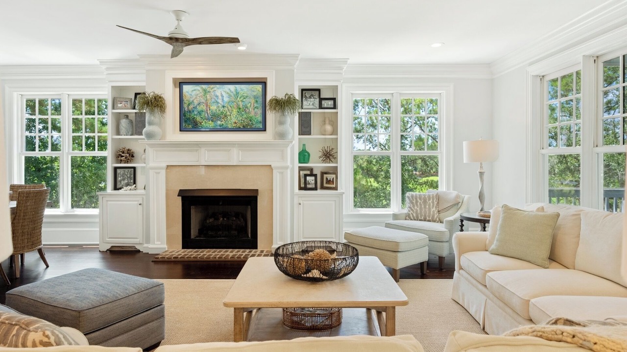 Photo of Livingroom in Debordieu Colony