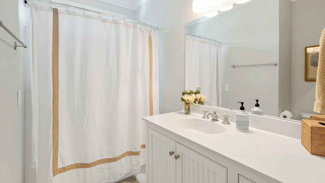 Photo of Bathroom in Debordieu Colony