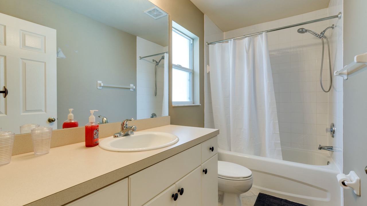 Photo of Bathroom in Trafalgar