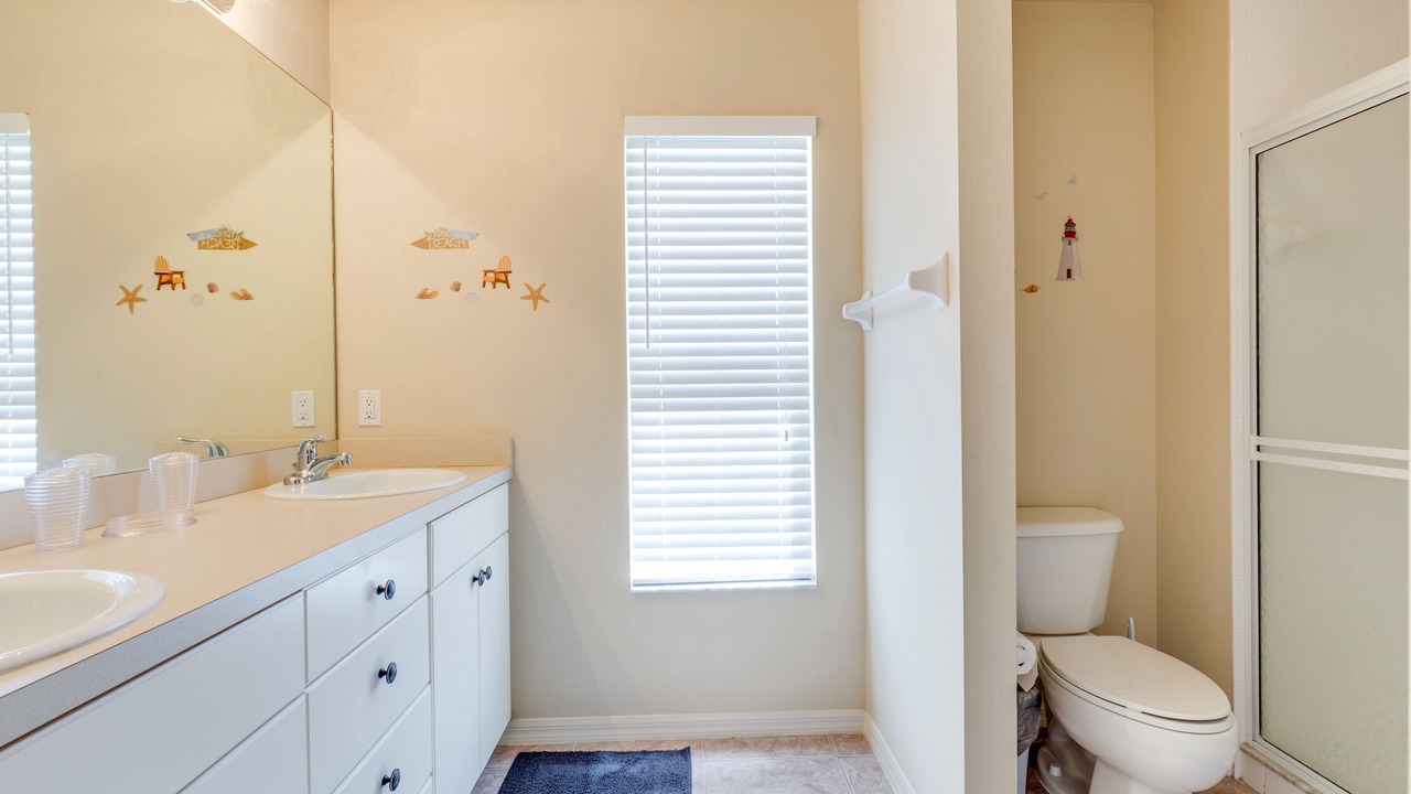 Photo of Bathroom in Trafalgar
