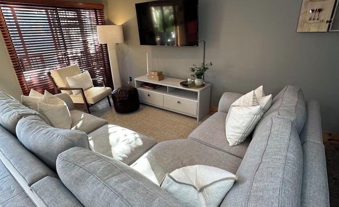 Photo of Livingroom in Six Mile