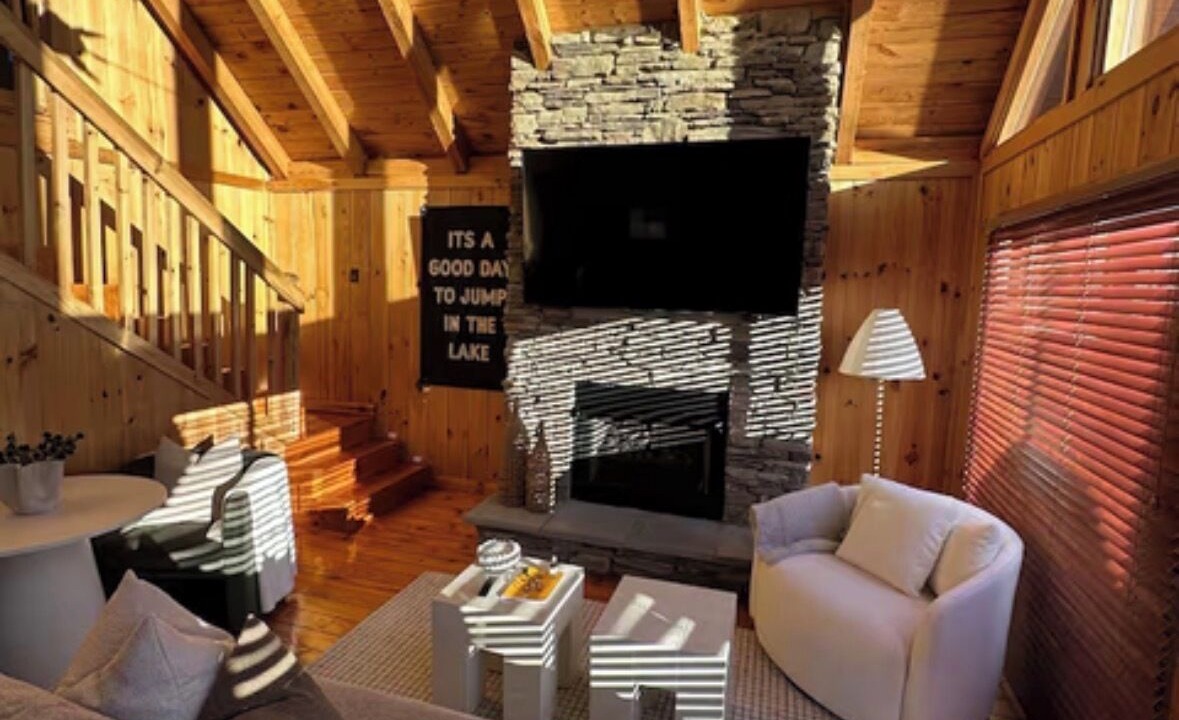 Photo of Livingroom in Six Mile