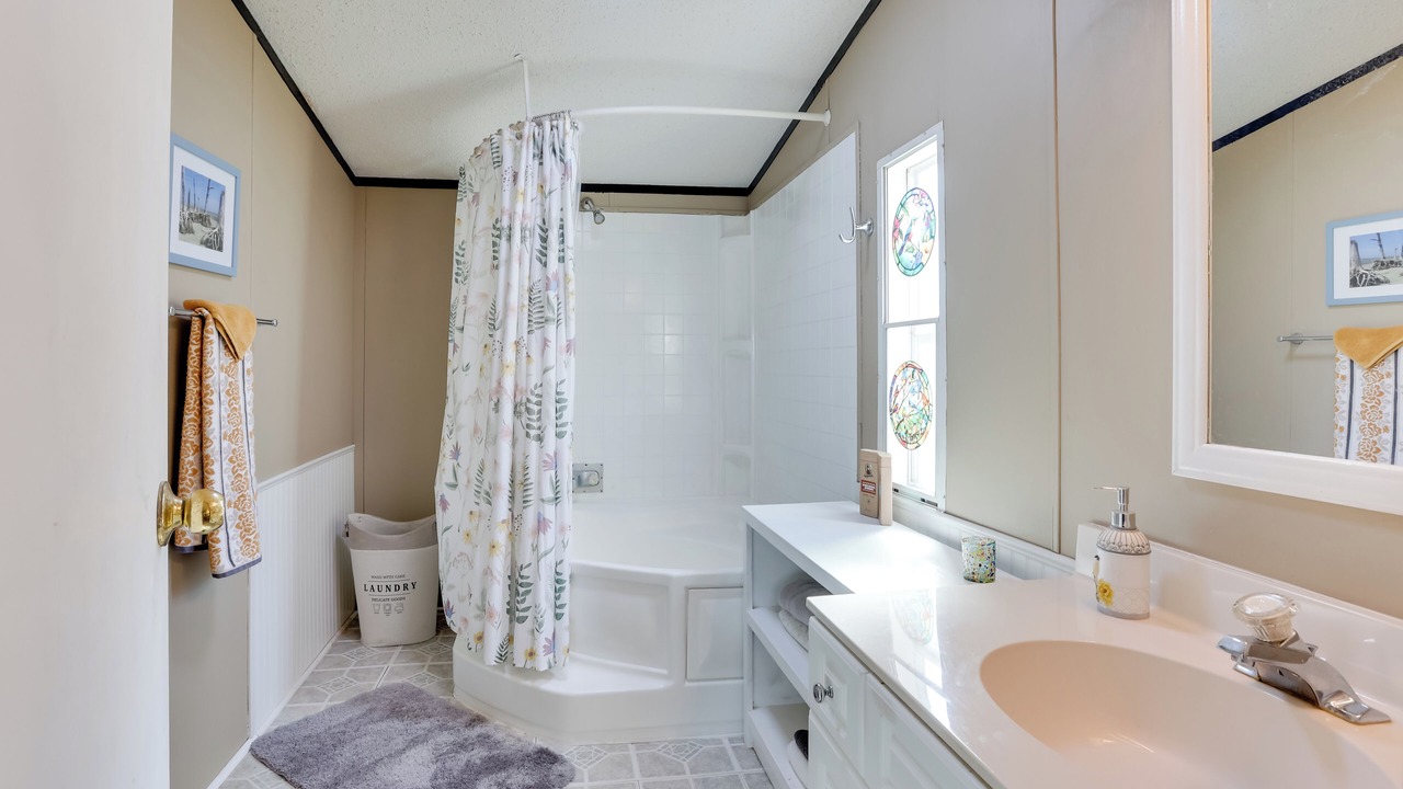 Photo of Bathroom in Midway