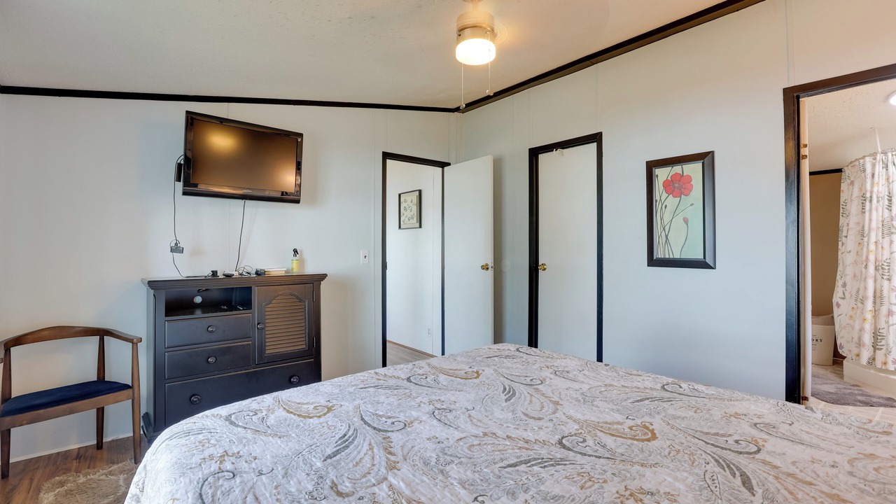 Photo of Bedroom in Midway