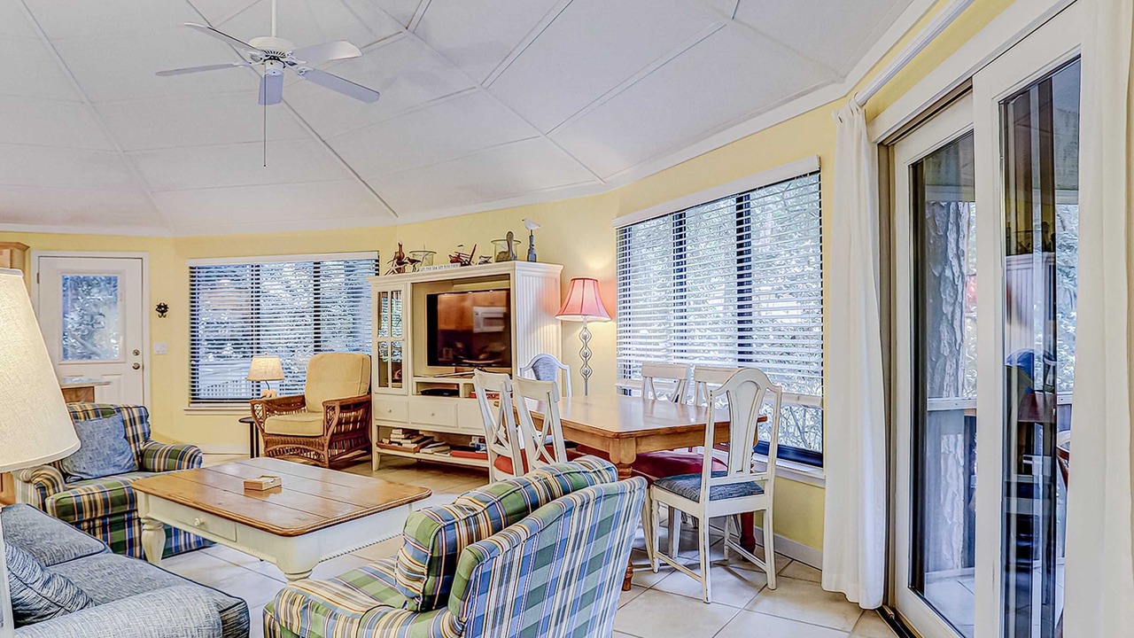 Photo of Livingroom in Night Heron