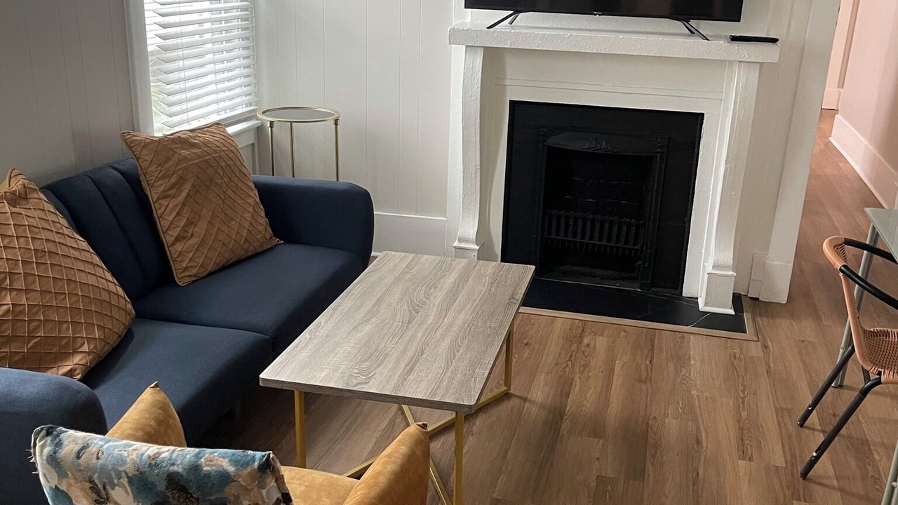 Photo of Livingroom in Thomas Square