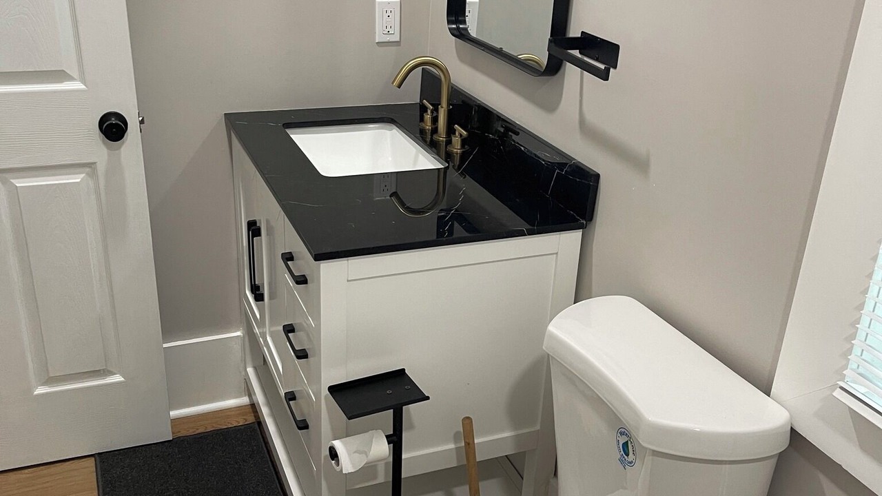 Photo of Bathroom in Thomas Square