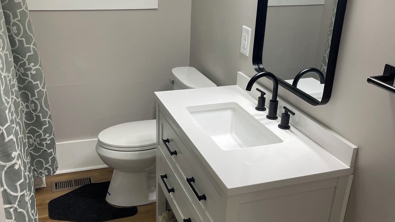 Photo of Bathroom in Thomas Square