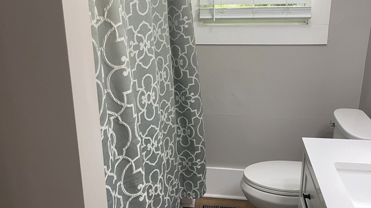 Photo of Bathroom in Thomas Square