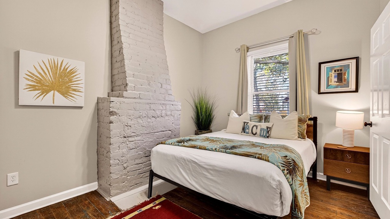 Photo of Bedroom in Metropolitan