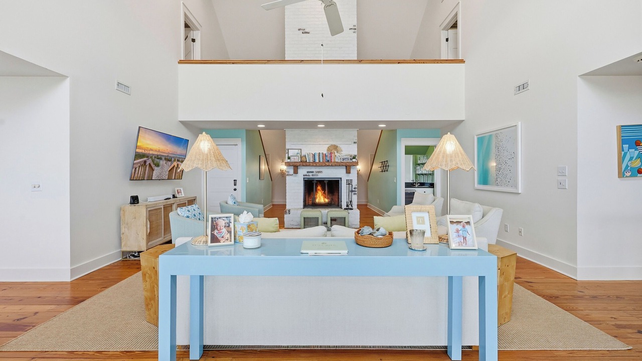 Photo of Livingroom in Debordieu Colony
