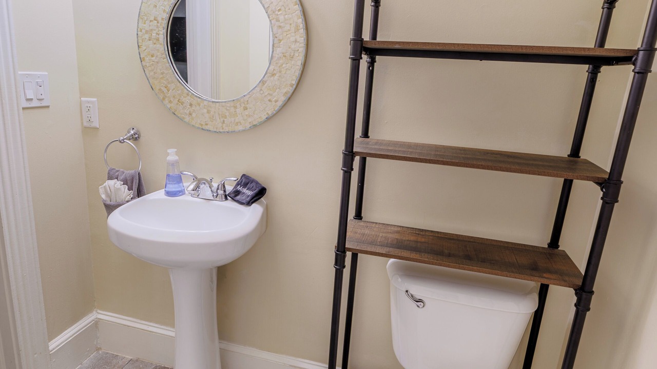 Photo of Bathroom in Dixon Park