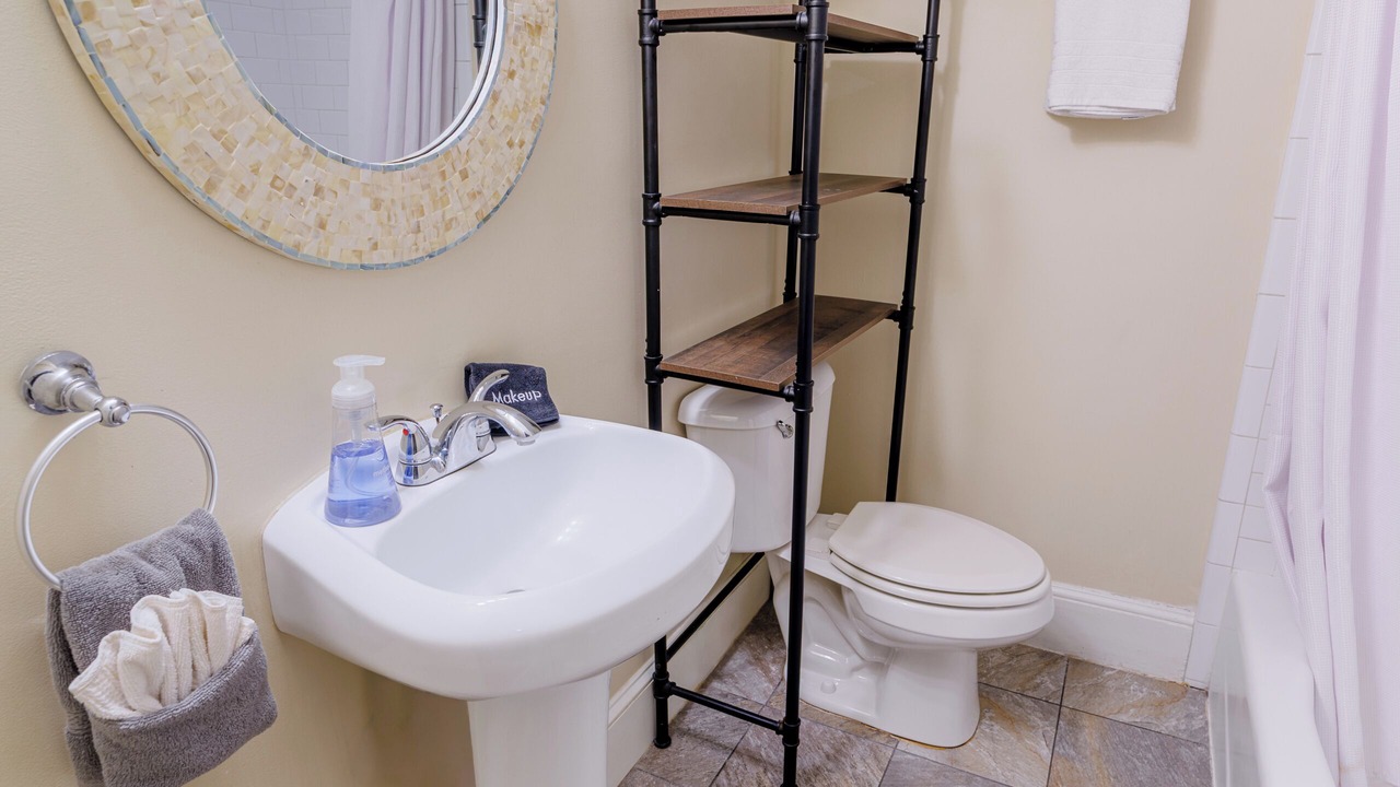 Photo of Bathroom in Dixon Park