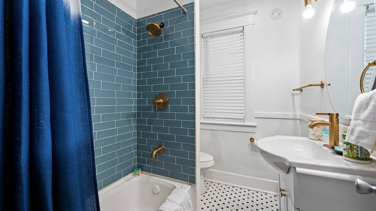 Photo of Bathroom in Dixon Park