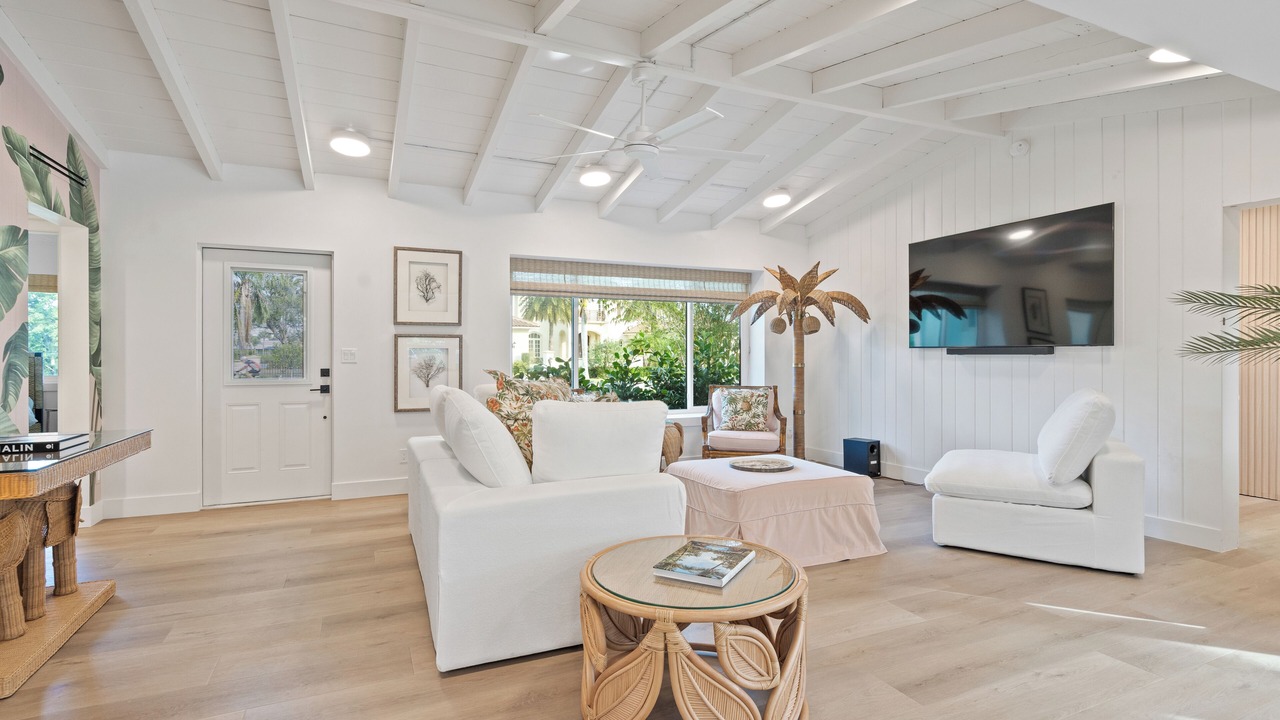 Photo of Livingroom in Central Beach