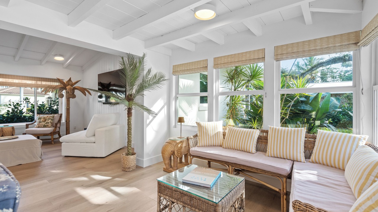 Photo of Livingroom in Central Beach
