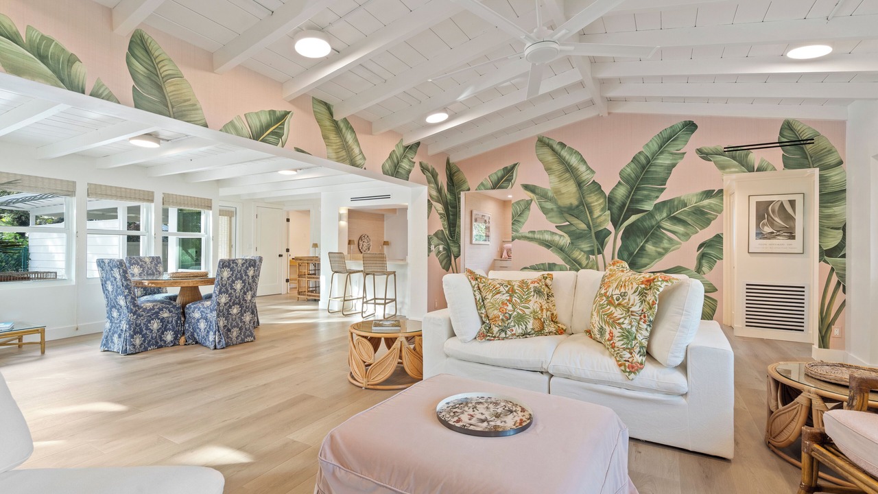 Photo of Livingroom in Central Beach