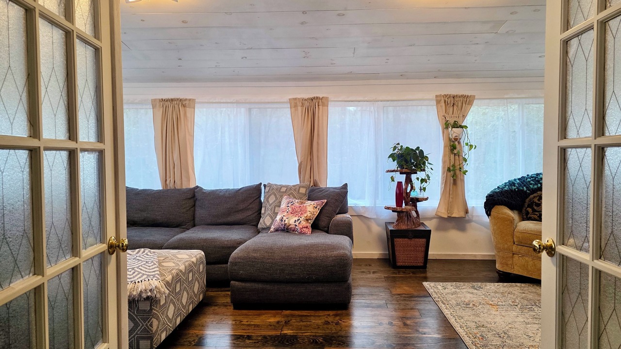 Photo of Livingroom in Langley