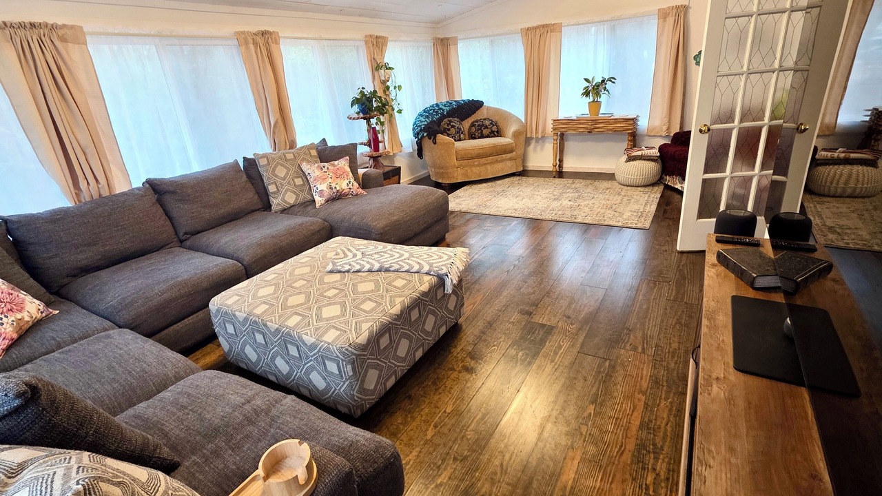 Photo of Livingroom in Langley
