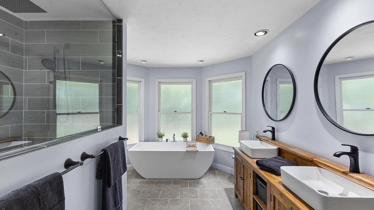 Photo of Bathroom in Langley