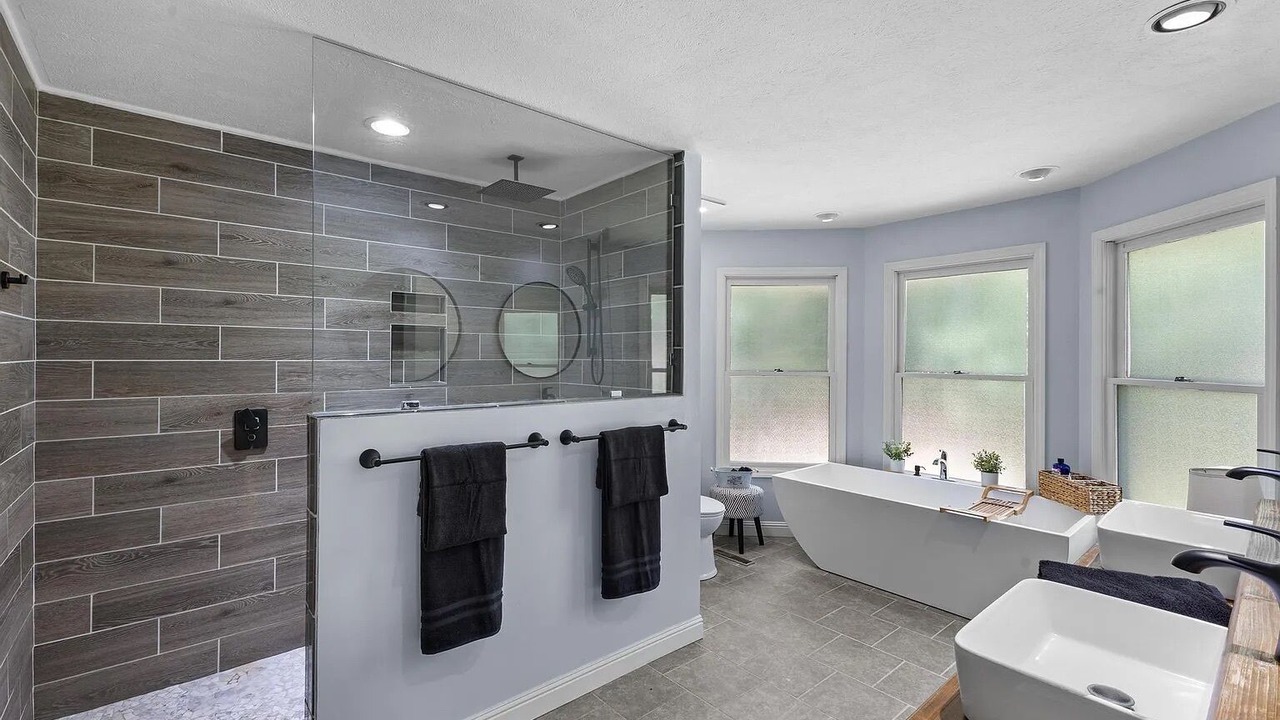 Photo of Bathroom in Langley