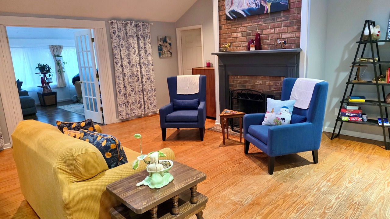 Photo of Livingroom in Langley