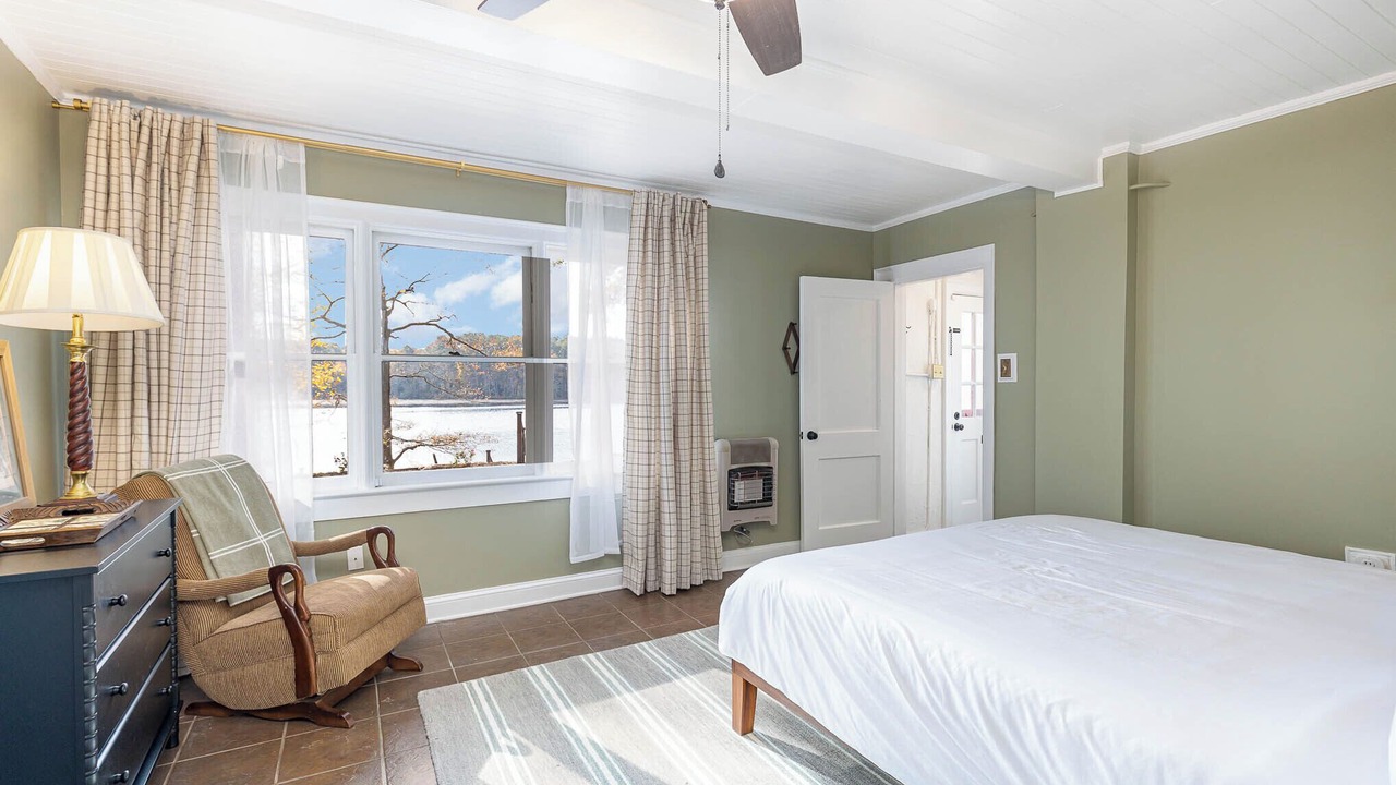 Photo of Bedroom in Lemon Springs