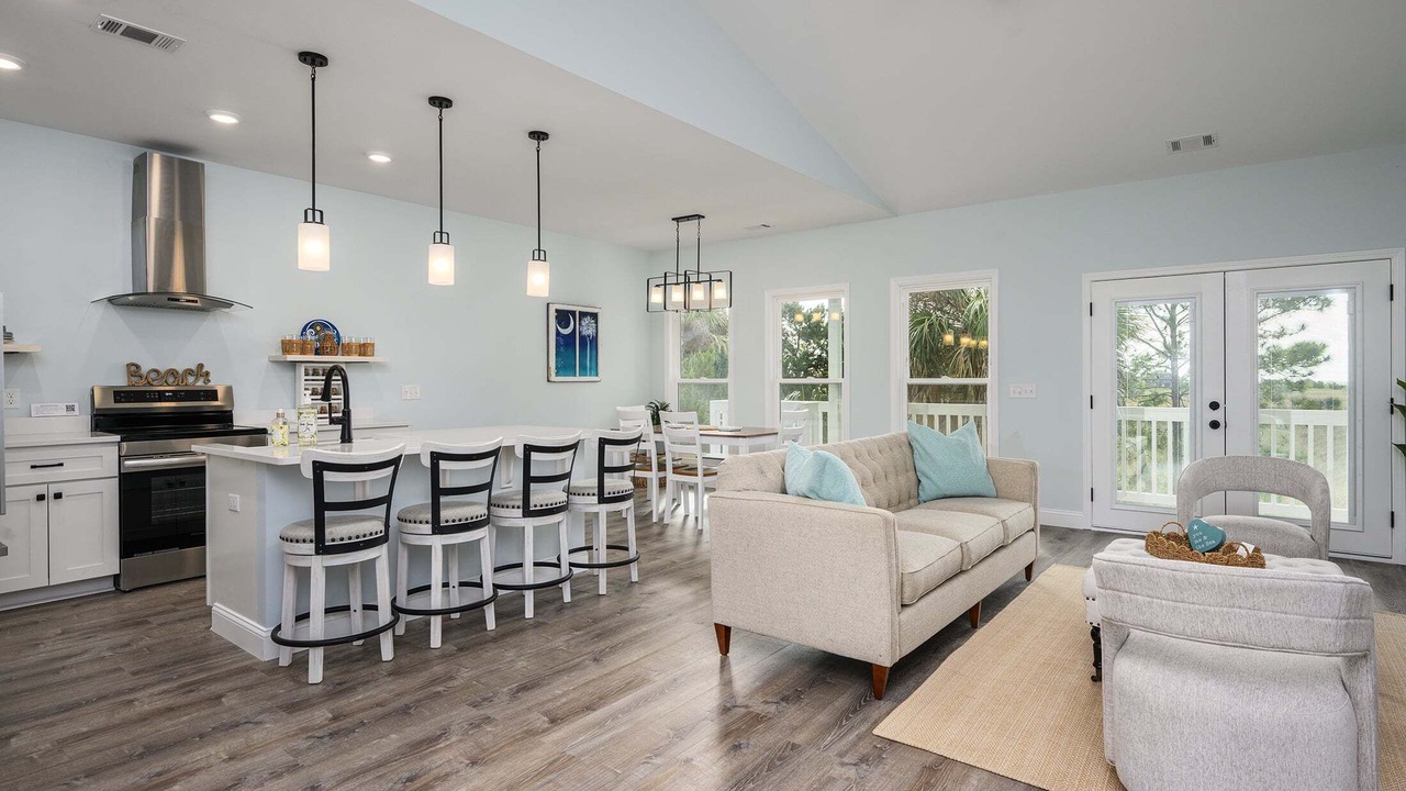 Photo of Livingroom in Oceanmarsh Subdivision