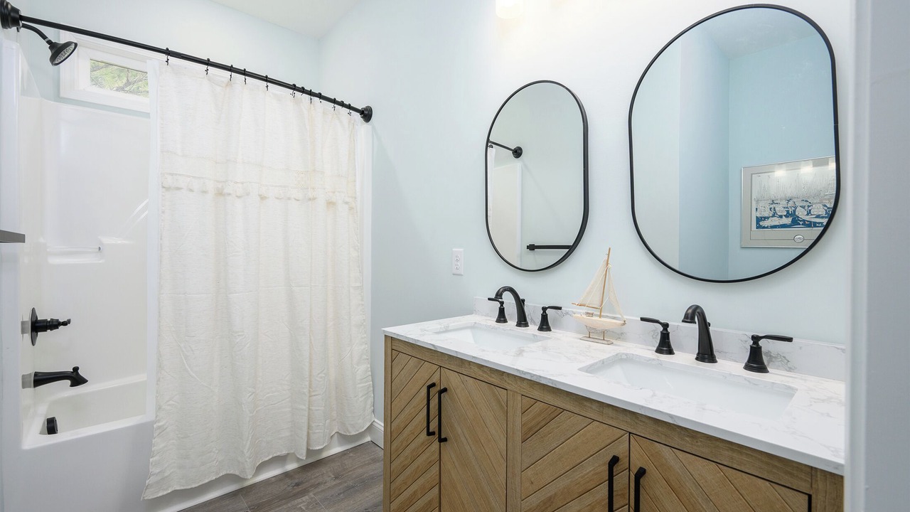 Photo of Bathroom in Oceanmarsh Subdivision
