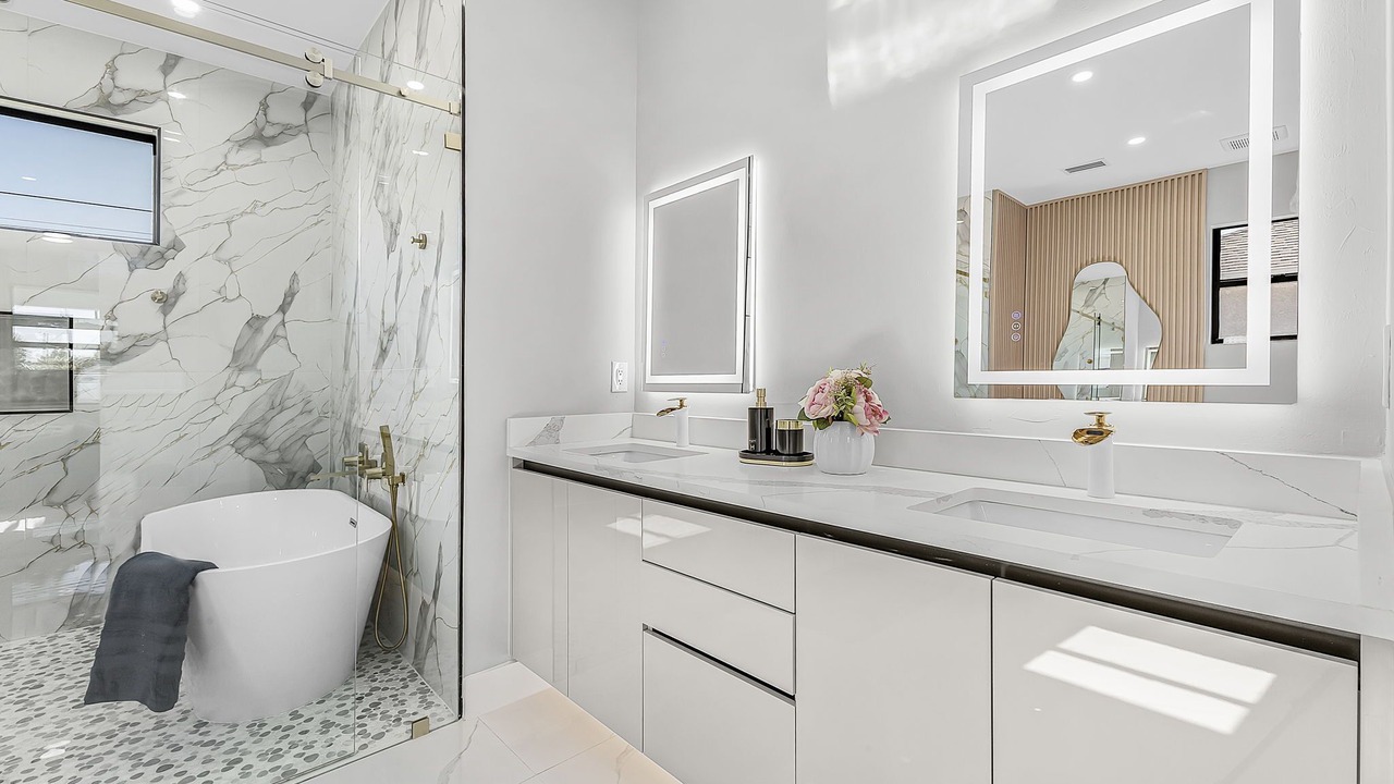 Photo of Bathroom in Trafalgar