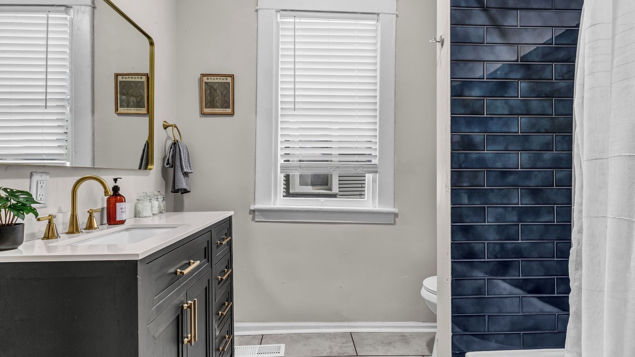 Photo of Bathroom in Thomas Square