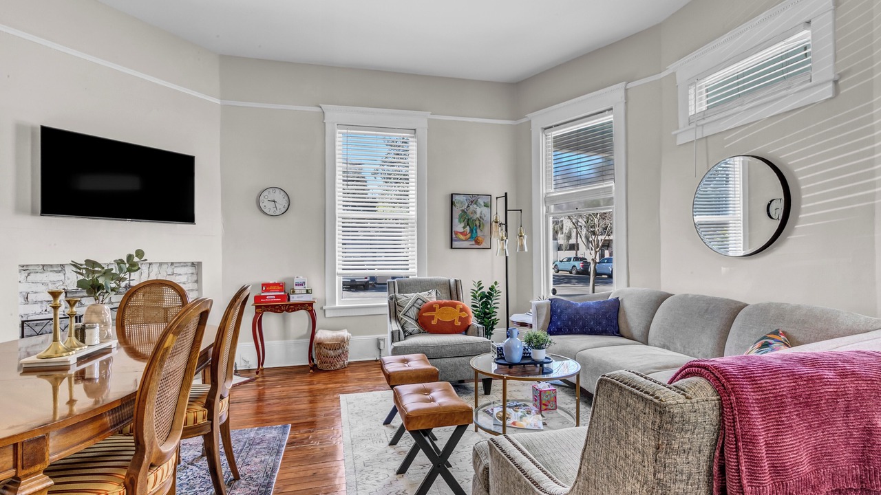 Photo of Livingroom in Thomas Square