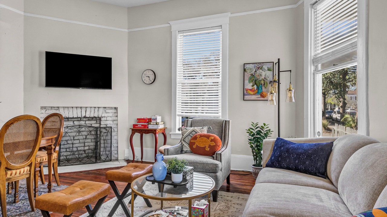 Photo of Livingroom in Thomas Square