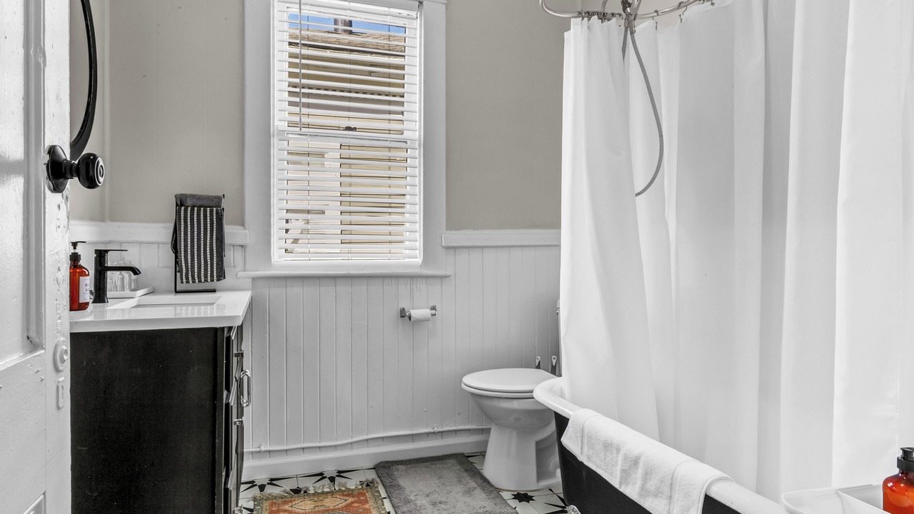Photo of Bathroom in Thomas Square