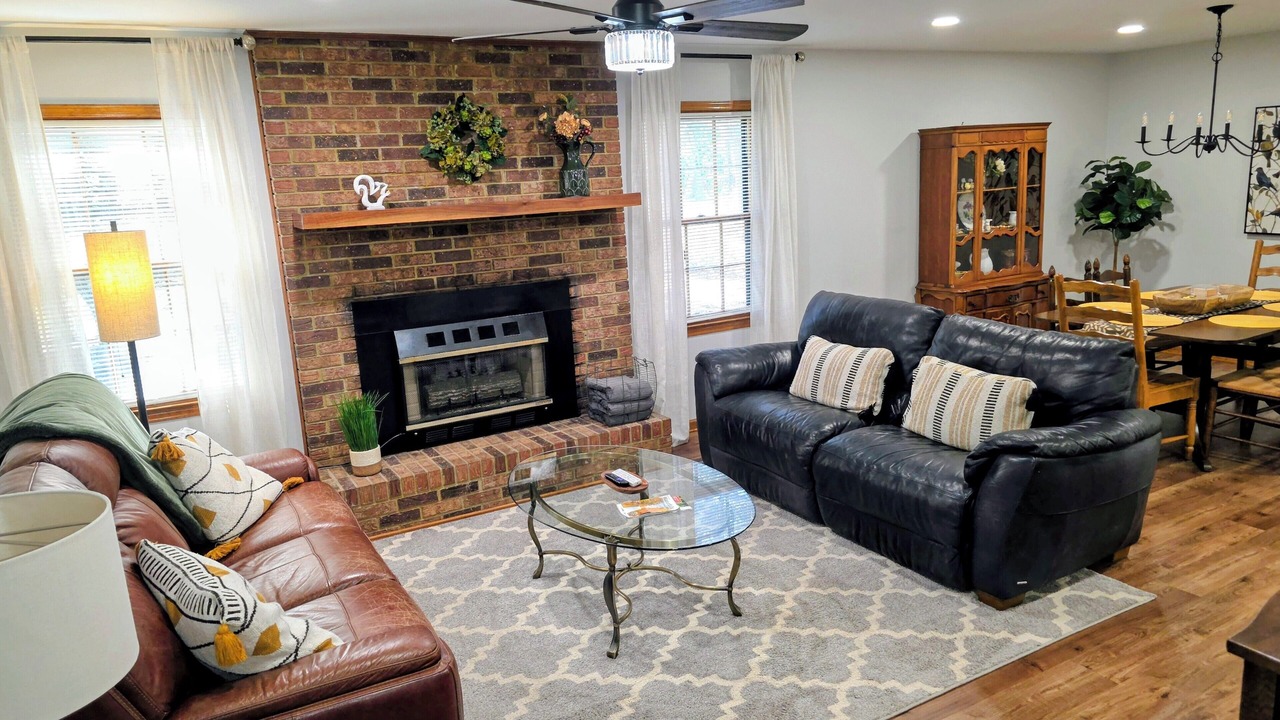 Photo of Livingroom in Six Mile