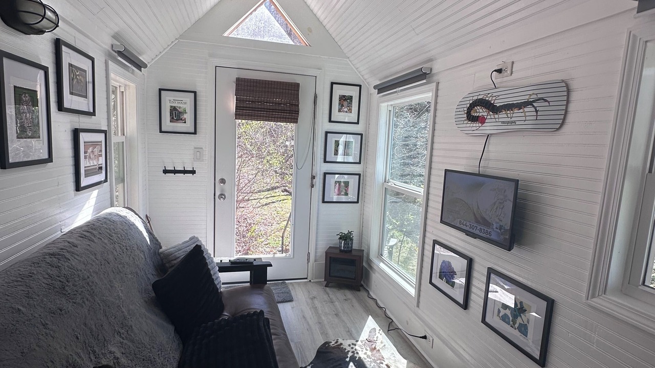 Photo of Livingroom in Tuckasegee