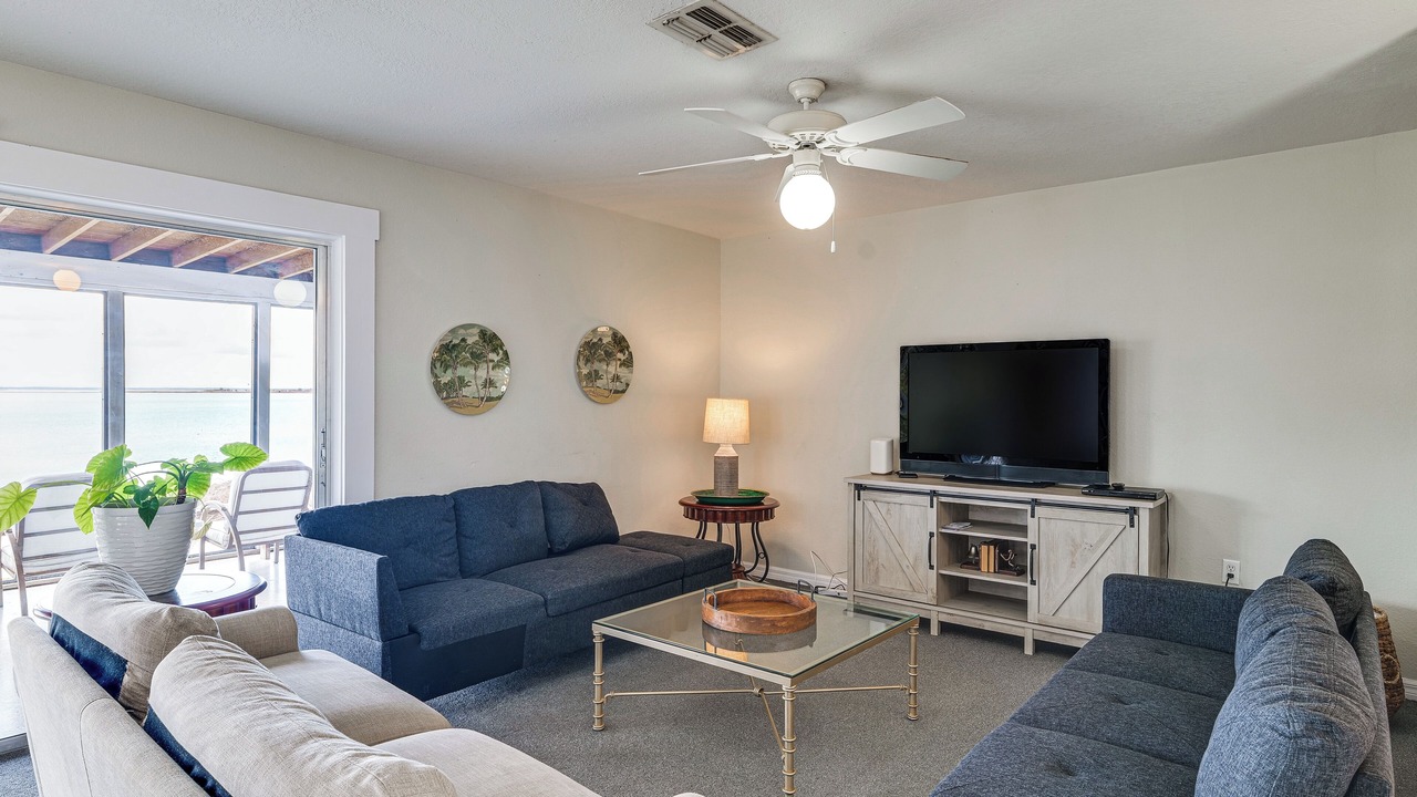 Photo of Livingroom in Crooked Lake
