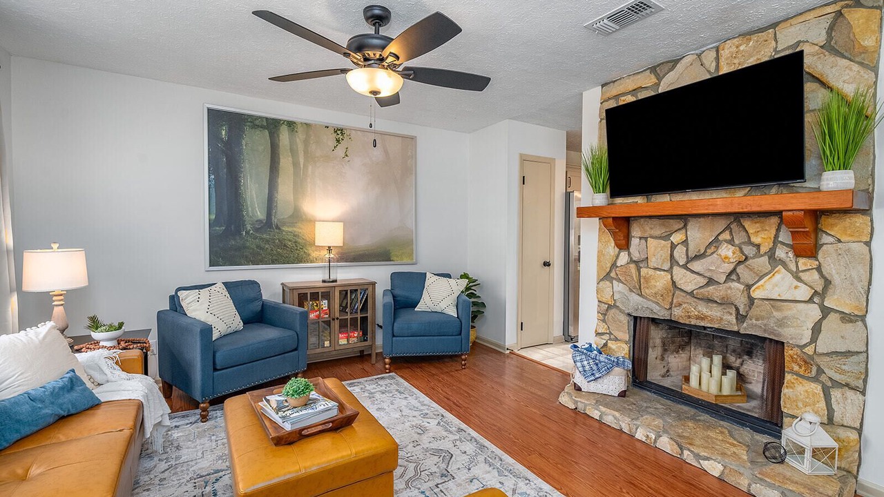 Photo of Livingroom in Richmond Hill