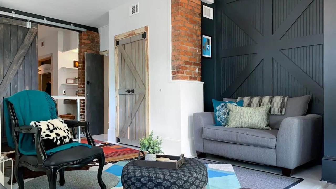 Photo of Livingroom in Savannah Victorian District