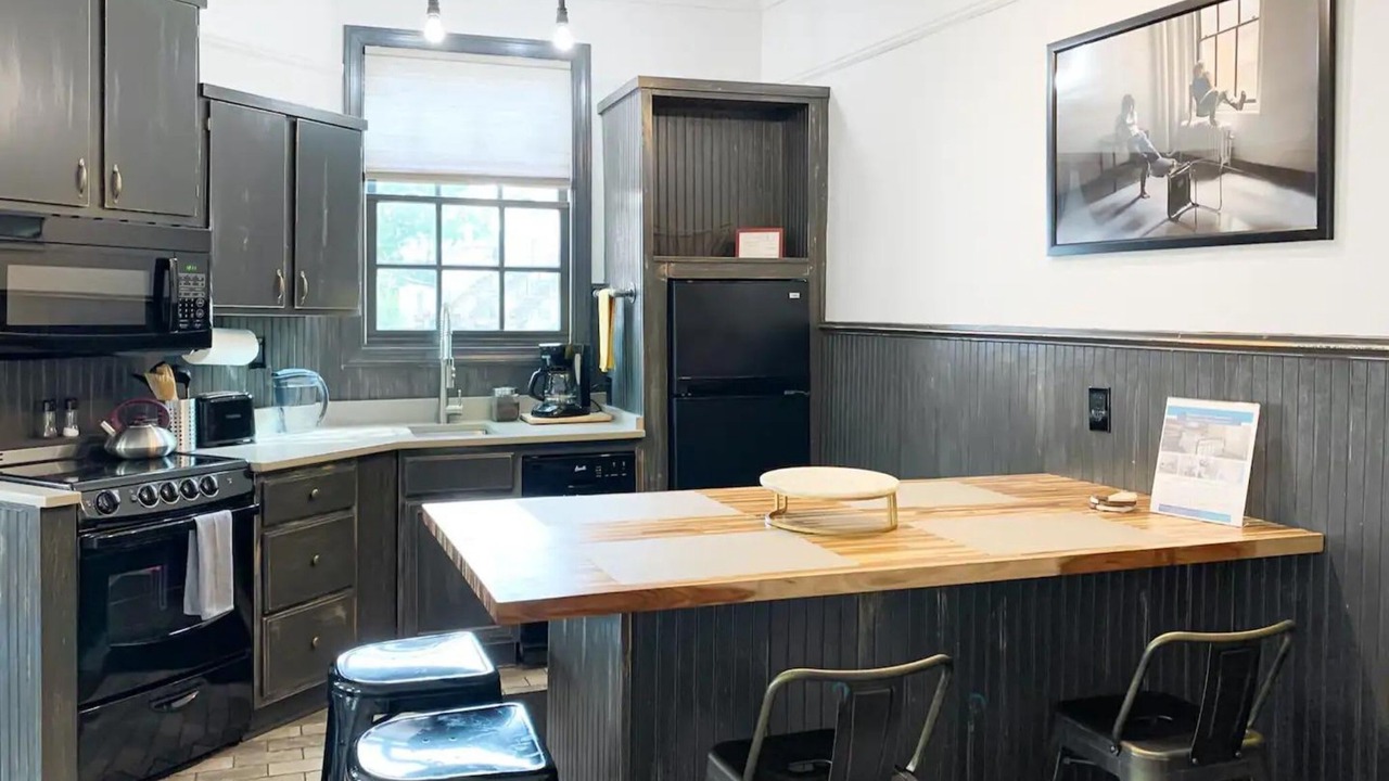 Photo of Kitchen in Savannah Victorian District