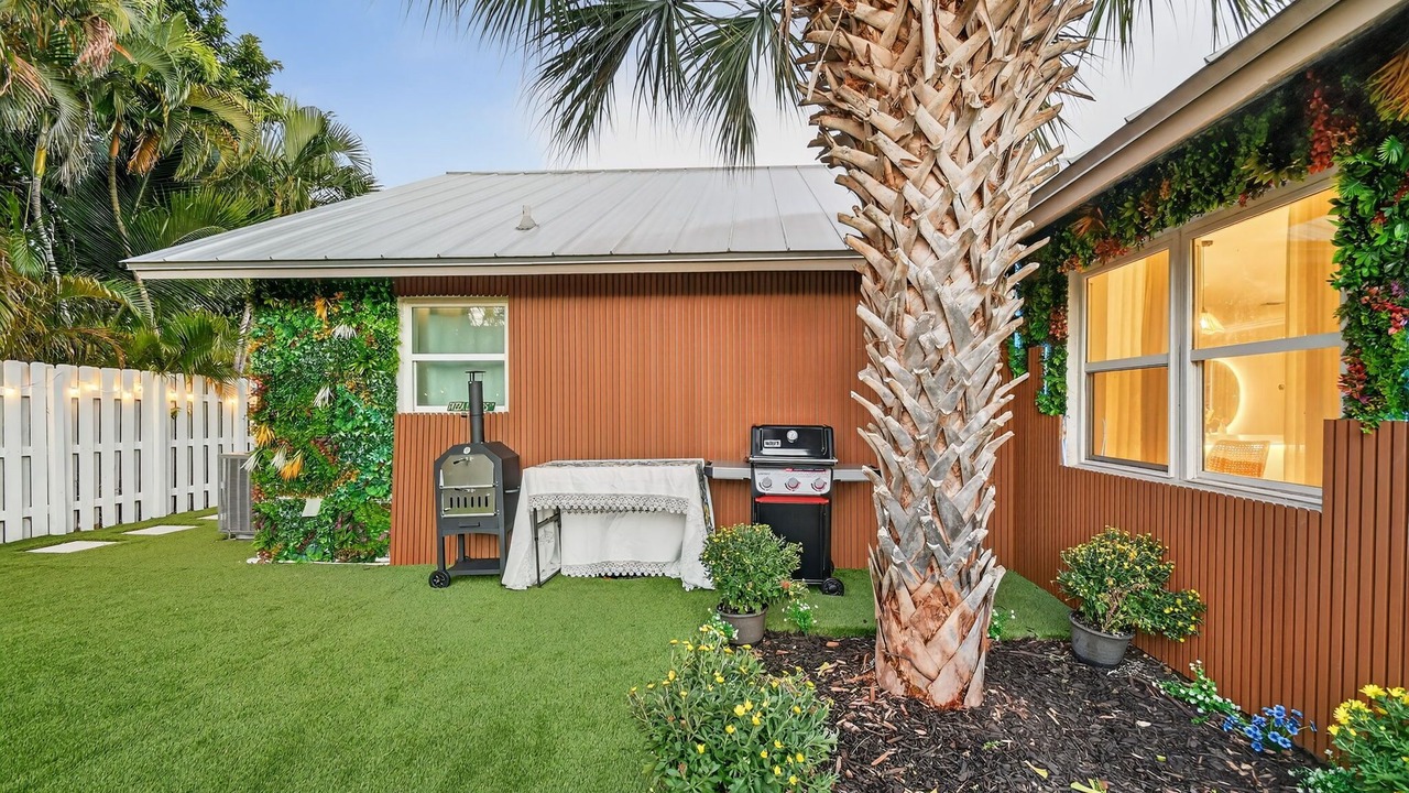 Photo of Outdoor in Tropic Palms