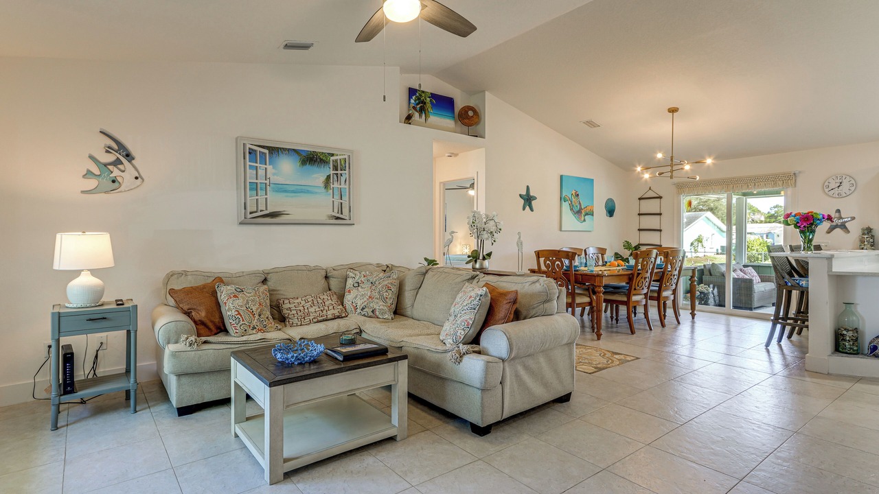 Photo of Livingroom in Florida Ridge
