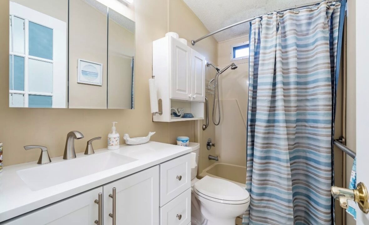 Photo of Bathroom in Sebastian Highlands