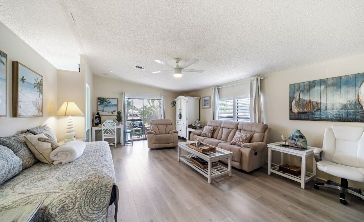 Photo of Livingroom in Sebastian Highlands