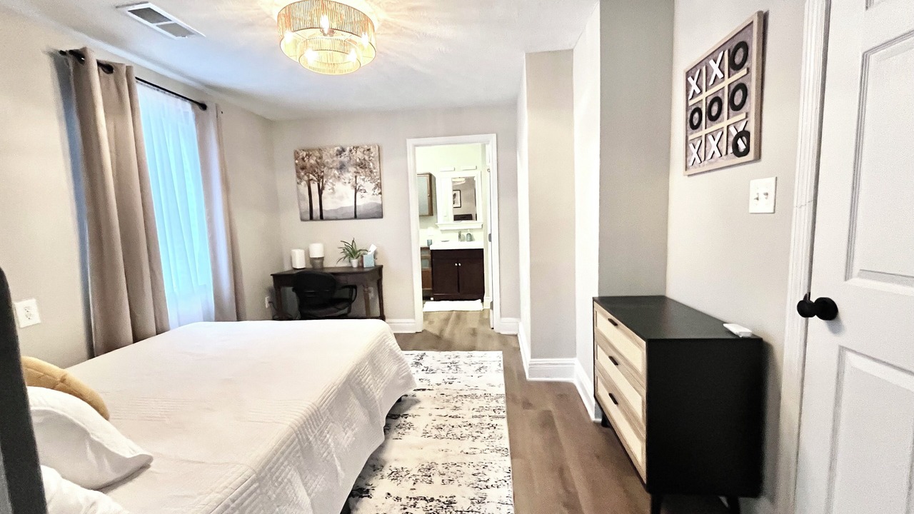 Photo of Bedroom in Midtown